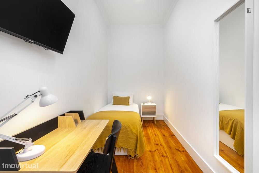 Quarto - localizado em Penha Lisbon