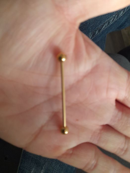 Kolczyk do piercingu zakręcany kolor złoty