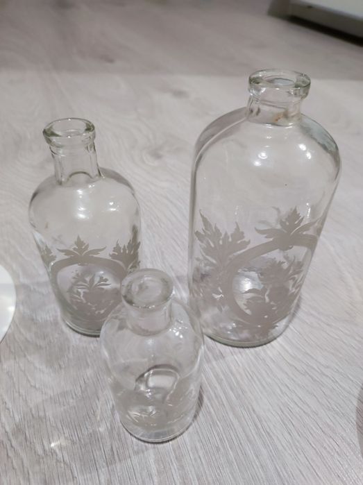 3 Glass Jars442324076829747200