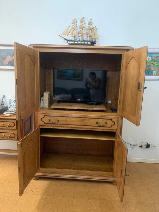 Baixa de preço ate 6a - Movel para televisão (TV) em madeira maciça