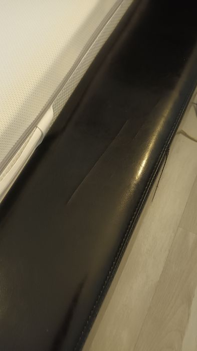 Cama de casal em pele