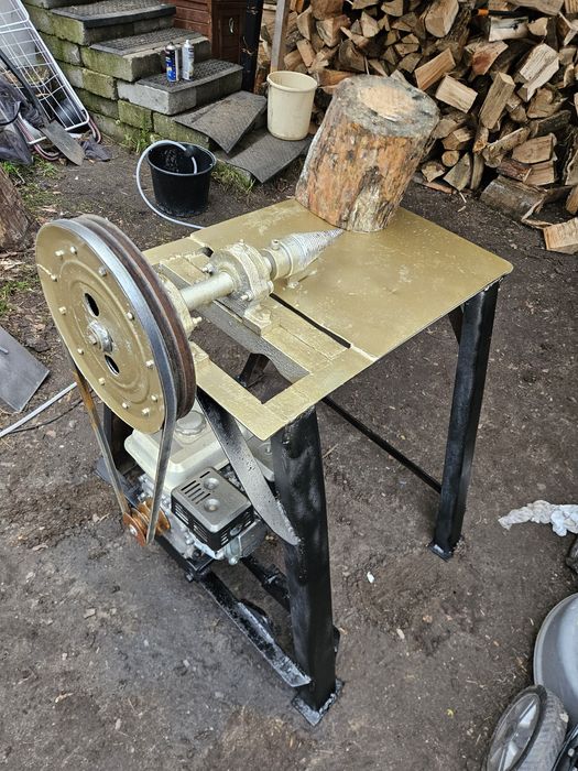 Łuparka świdrowa spalinowa do drewna 7 hp rębak