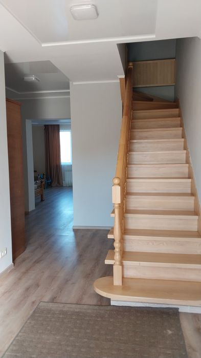 Обмін на квартиру, добротний будинок з бомбосховищем, підвал