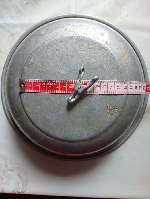 Миска алюминиевая. Эмалированная, пластмасовые. Бутыли стеклянные 10л.