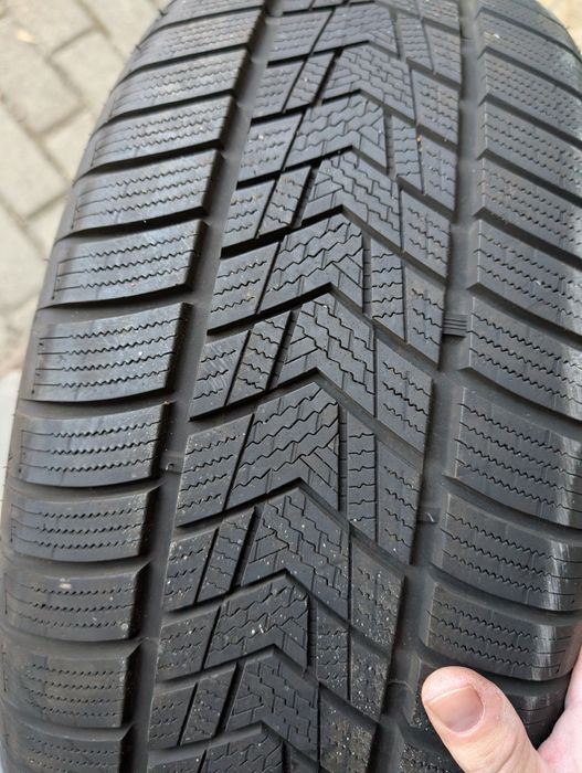 Opona zimowa Tracmax X-Privilo S330 235/50R19