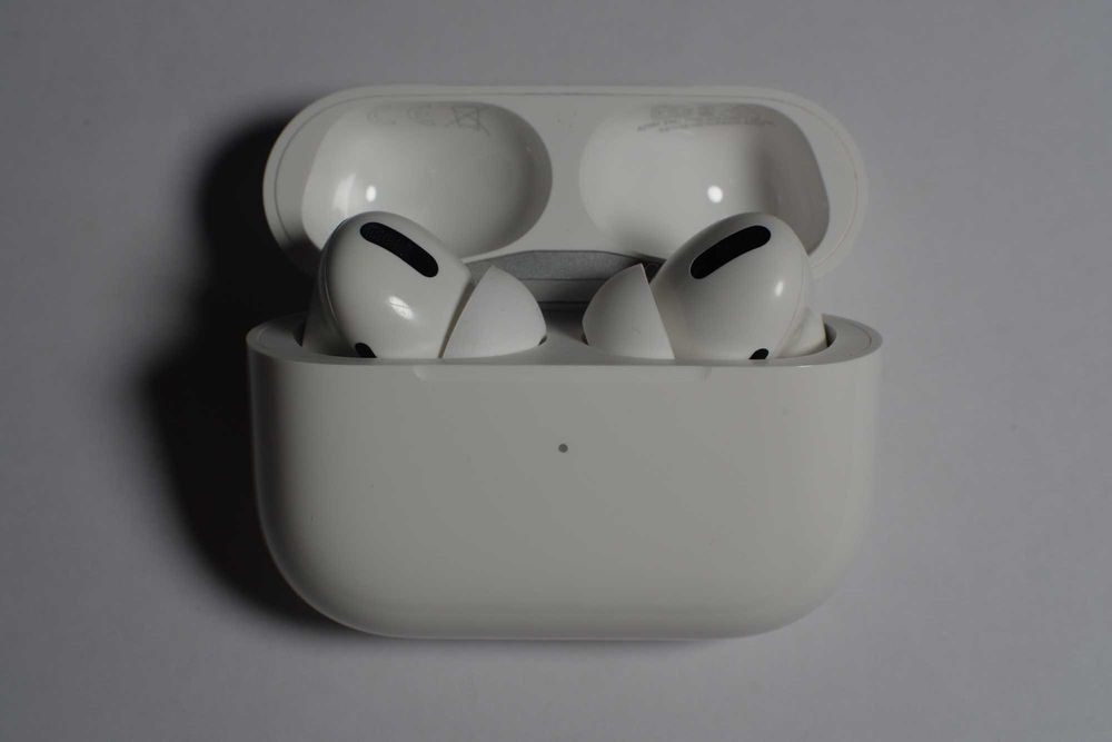 Навушники Apple AirPods Pro with MagSafe Charging Case (MLWK3ZM/A)