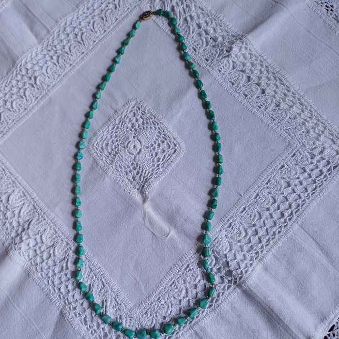 Korale z prawdziwego turkusu.