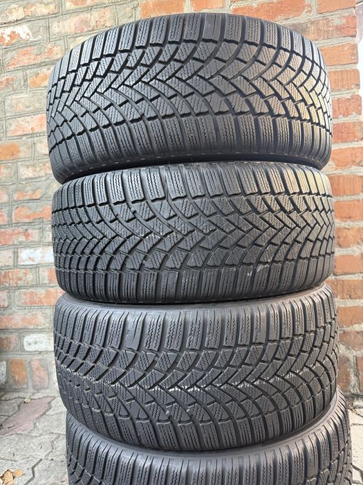Резина Зима б/у Bridgestone 225/45R17