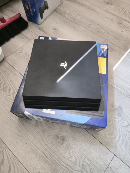Playstation 4  PRO PS4 1TB stan  bardzo dobry