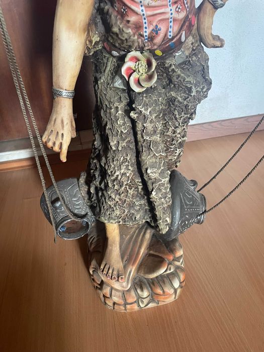 Estátua decorativa em ceramica