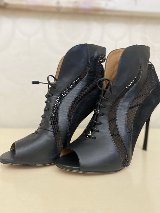 Шкіряні босоніжки на каблуку Stefano Lompas 39р