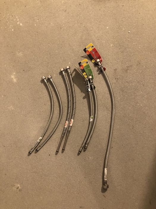 Wężyki do wody/baterii nowe