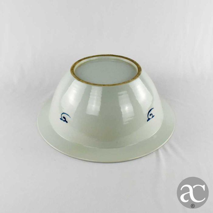 Bacia em porcelana da China, período República