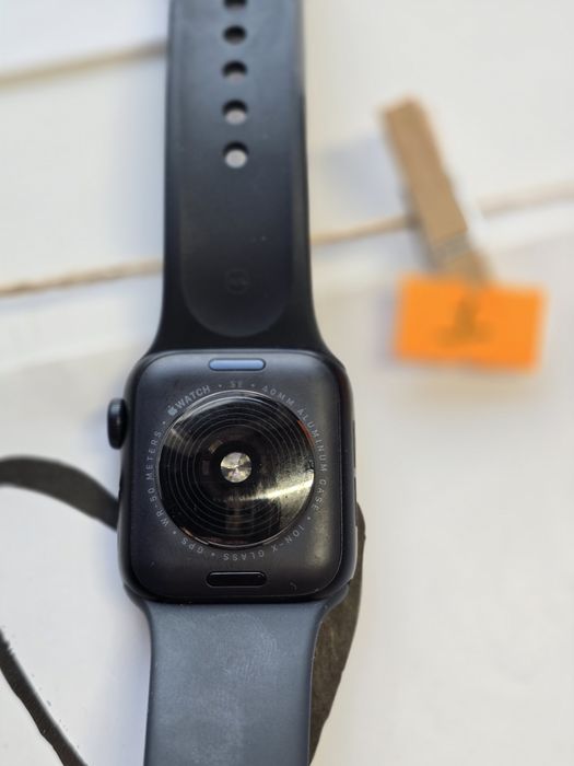 Apple Watch SE (2-го покоління, GPS + Cellular)