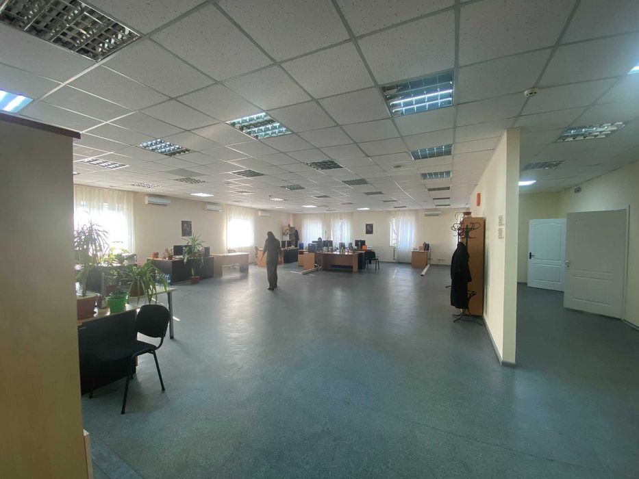 ОРЕНДА фасадного нежитлового приміщення вільного призначення до 100м.