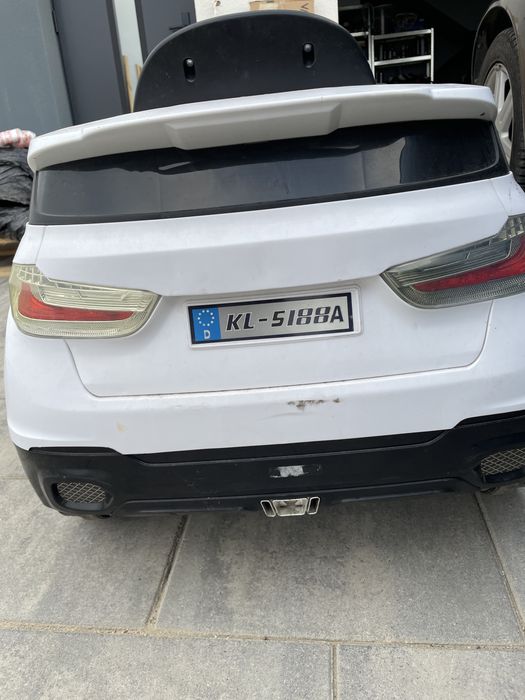 Samochodzik elektryczny dla dziecka