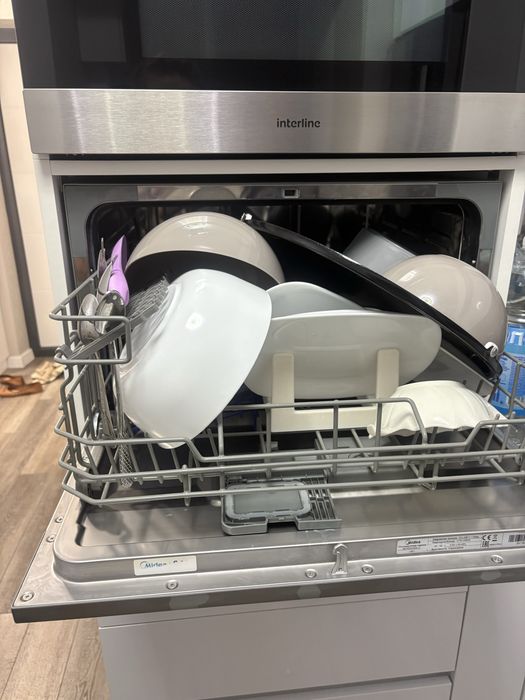 Посудомийна машина компактна  Midea MCFD55320S-C.