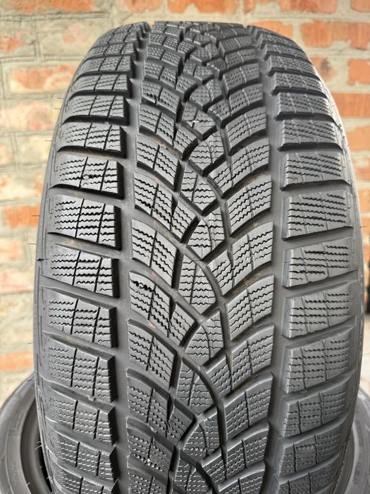 Резина Зима Goodyear 275/40R20-245/45R20
