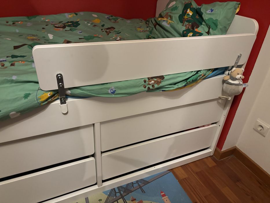 Cama SLAKT com colchao COMO NOVA