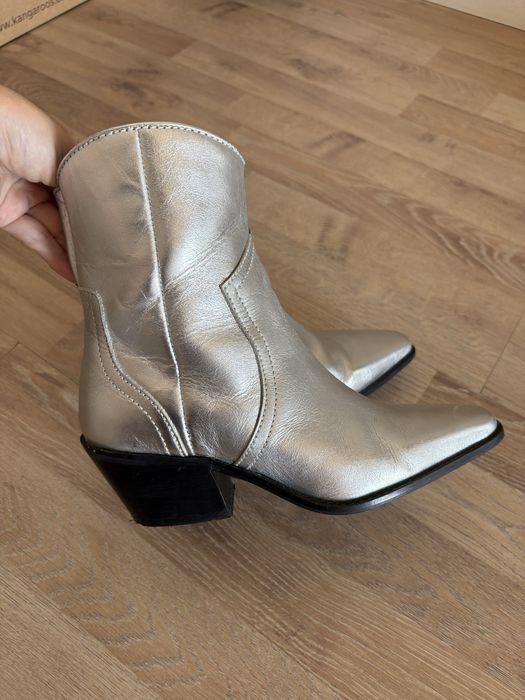 Bota prateada pele n36