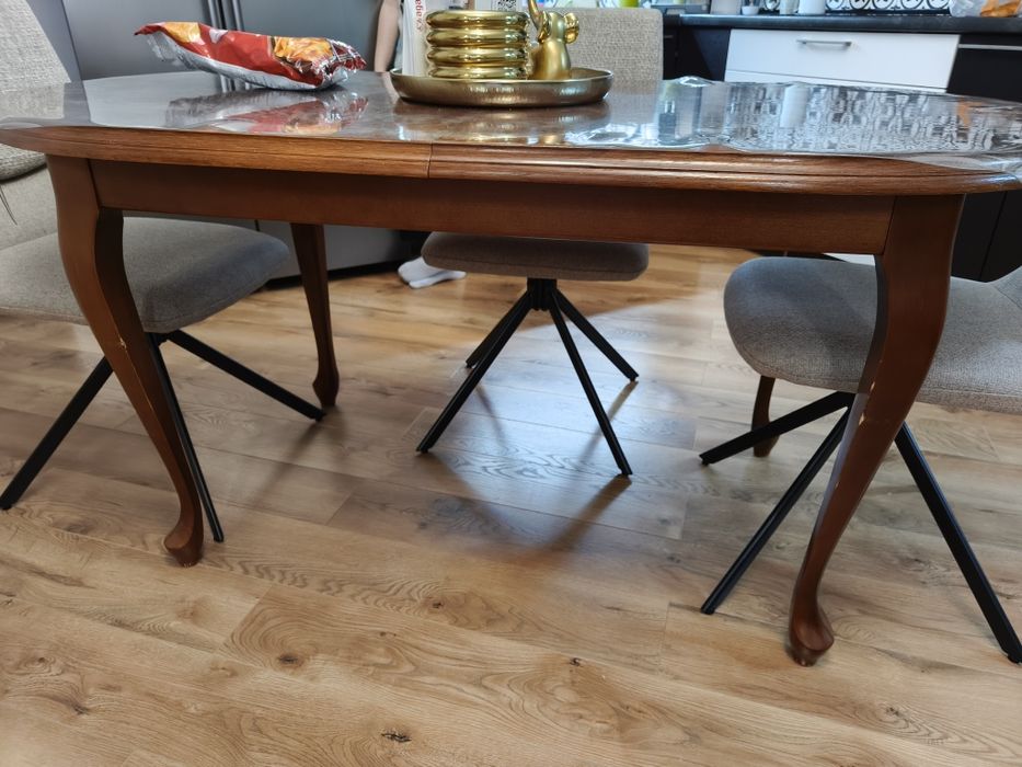 Sprzedam Krzesła 6 szt z stołem