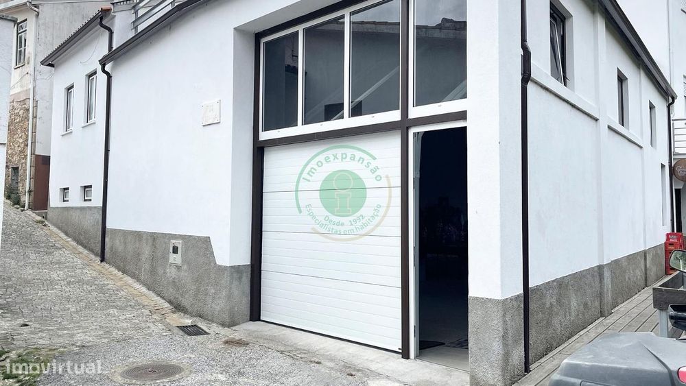 Casa com Terraço e Espaço Versátil