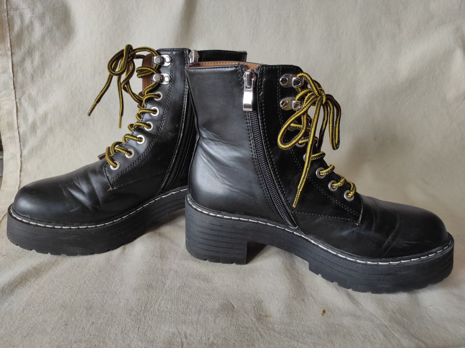 Botki czarne glany damskie Pull Bear nr 38