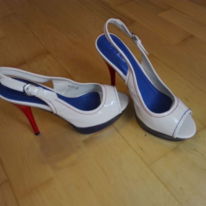 Sandałki w stylu marine