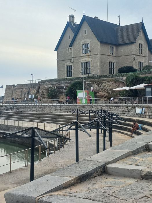 Aluga quarto no centro de Cascais