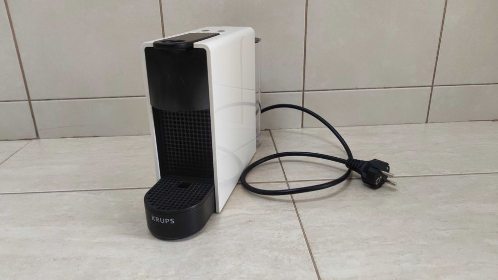 Máquina de Café Nespresso Essenza Mini Branca - Nova