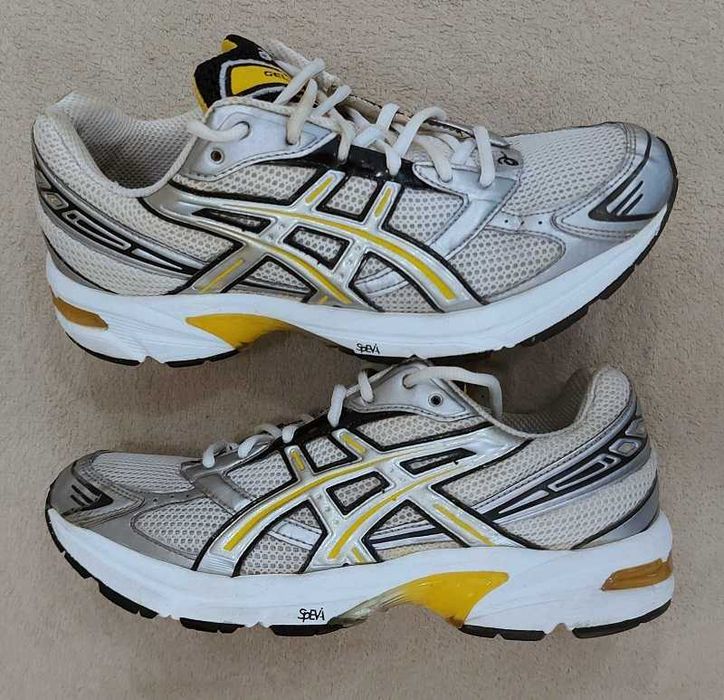 Кросівки     ASICS