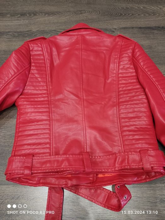 Кожанка нова червоного кольору