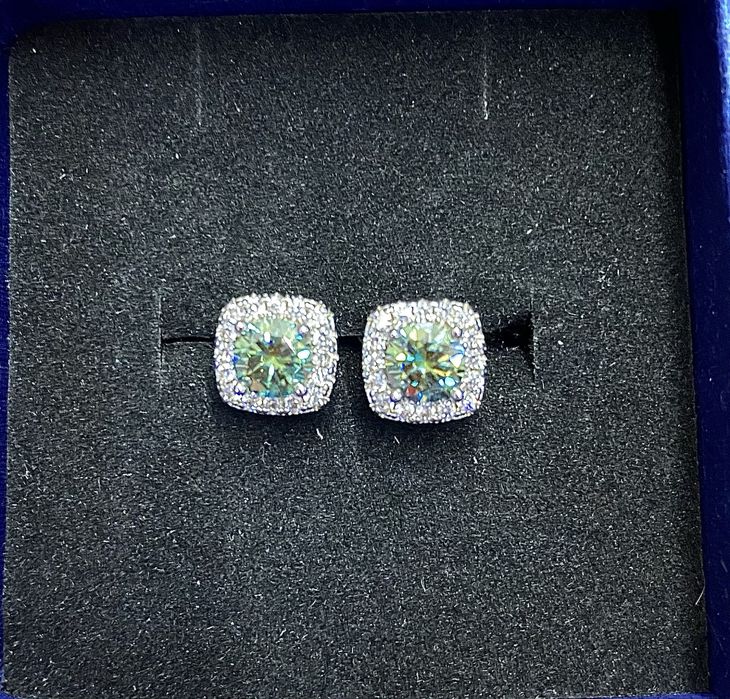 Срібні сережки з діамантами муасанітами колір синьо -зелений муассанит