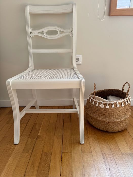 Cadeira em palhinha pintada de branco