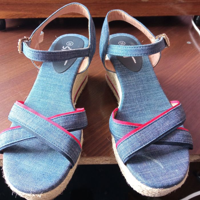 Босоножки джинсовые.