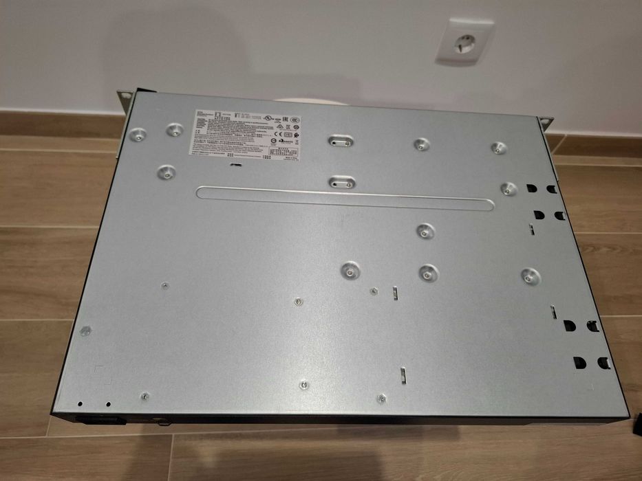 Aruba 2530-24G-PoE+ Switch (J9773A)