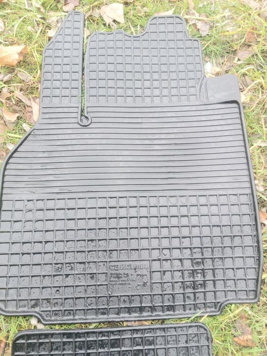 Продам коврики Сценик 2