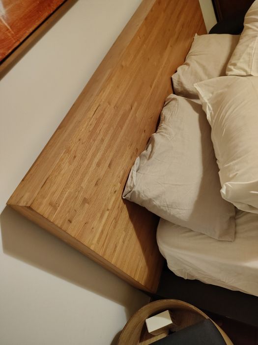 Cama usada 200x140cm com cabeceira em madeira