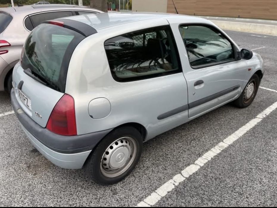 Clio comercial 1.9D ano 2001 em bom estado geral com ar condicionado a 100%