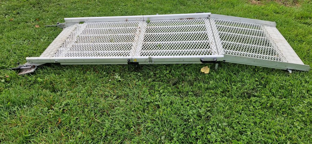 Rampa wjazdowa dla niepełnosprawnych  do samochodu