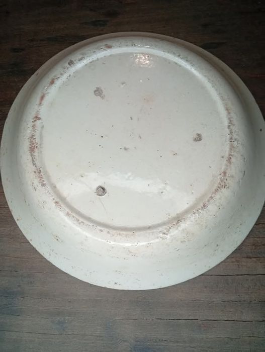 Saladeira em faiança portuguesa