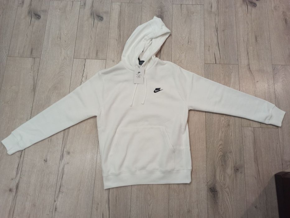 Biała bluza Nike z metką