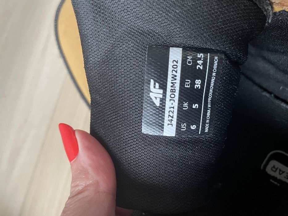 Sprzedam buty chlopiece 4F jesienne 38