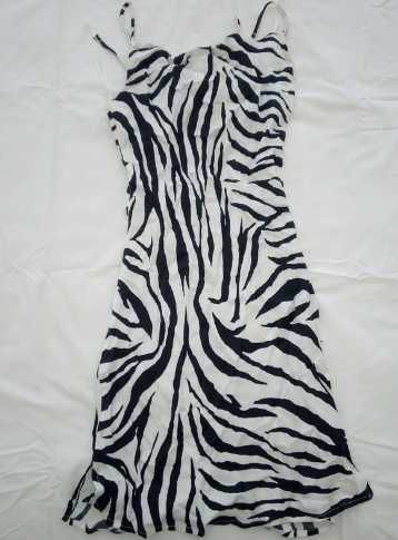 Vestido de padrão de zebra (Bershka)