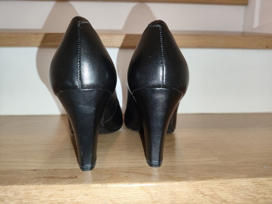 Pantofle Geox 38 szpilki skóra naturalna skórzane czółenka czarne