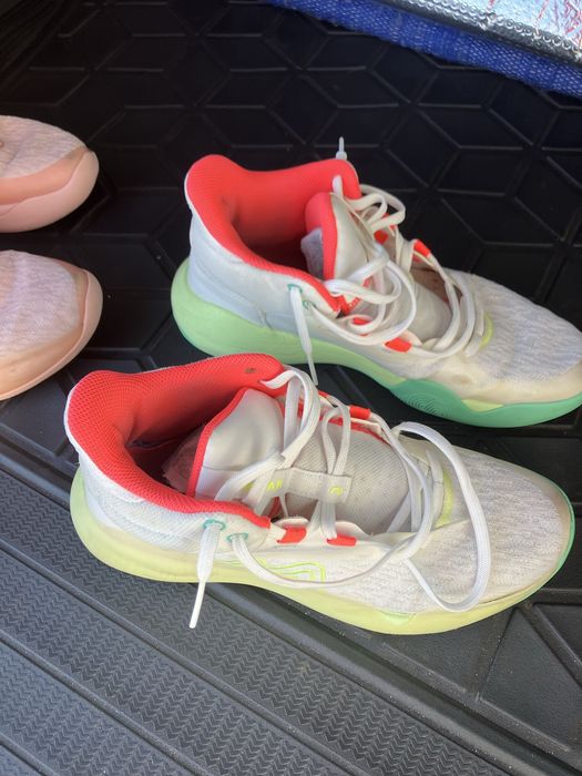 Ofereço 2 pares densapatilhas de basquete