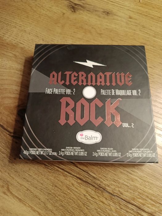 Paleta cieni z firmy the Balm.