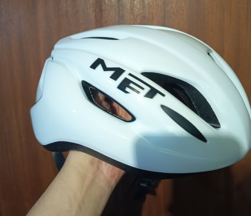 Capacete de ciclismo de estrada MET Strale