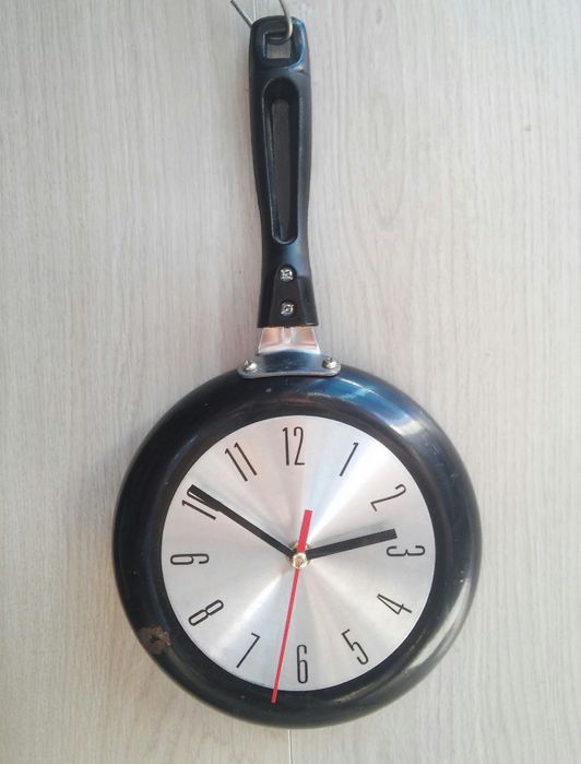 Продам часы настенные и настольные. Англия , Китай.