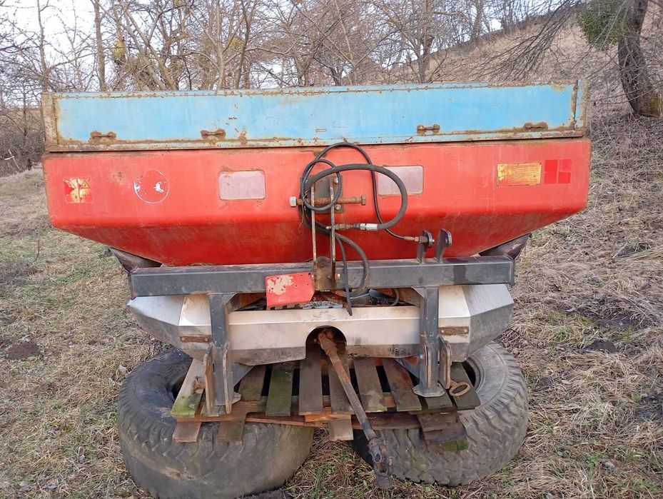 Розкидач міндобрива Kverneland